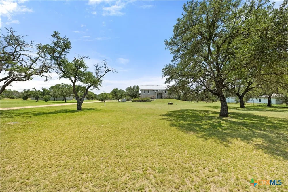 143 Oak Lane Johnson City, TX 78636