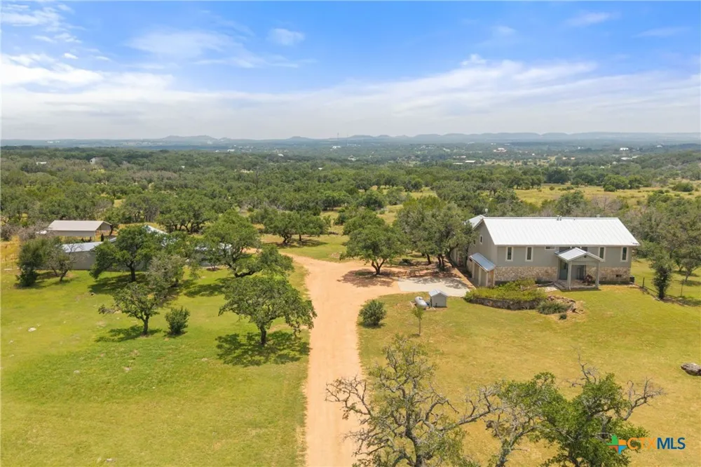 143 Oak Lane Johnson City, TX 78636