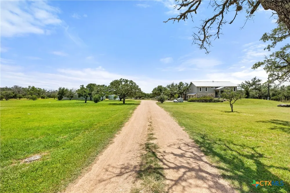 143 Oak Lane Johnson City, TX 78636