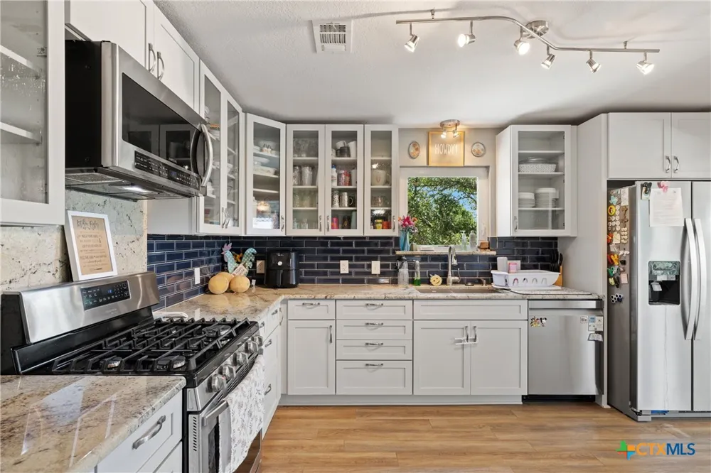 143 Oak Lane Johnson City, TX 78636