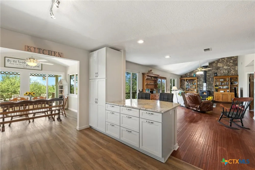 143 Oak Lane Johnson City, TX 78636