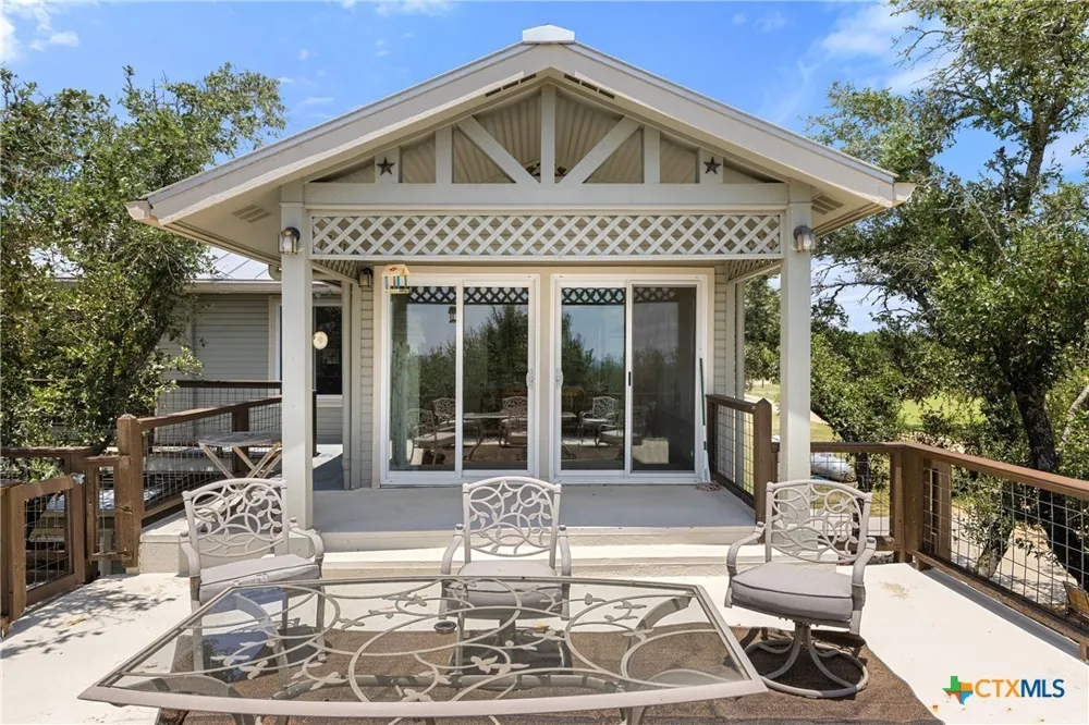 143 Oak Lane Johnson City, TX 78636