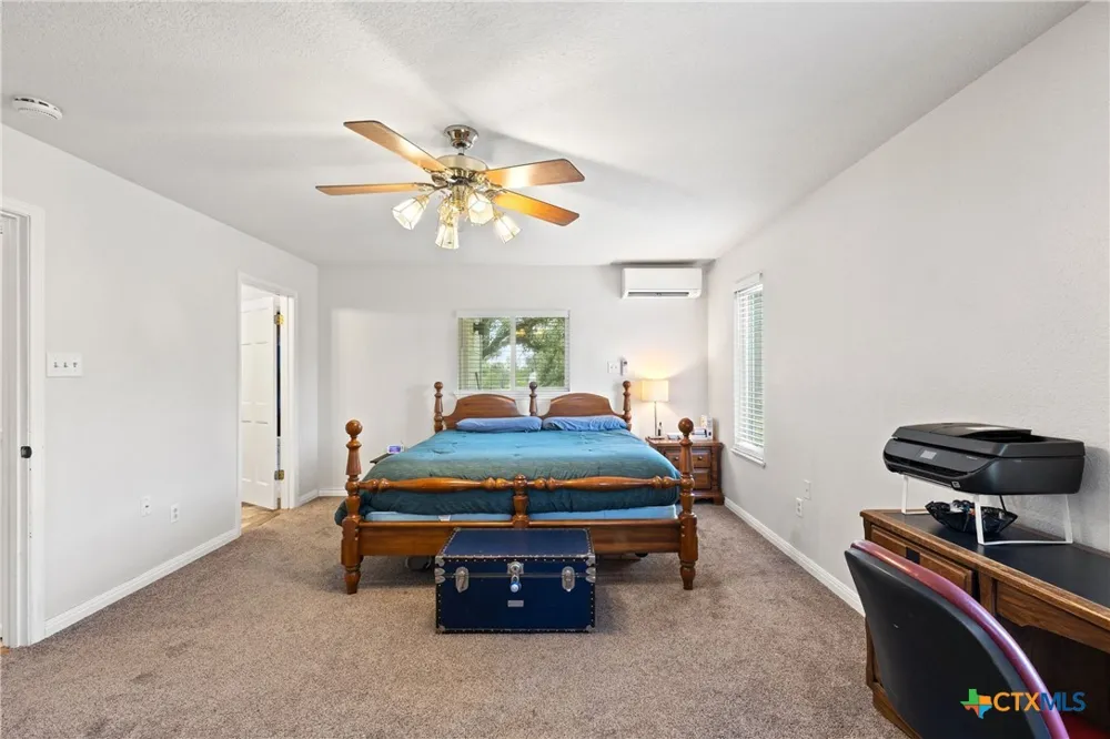 143 Oak Lane Johnson City, TX 78636