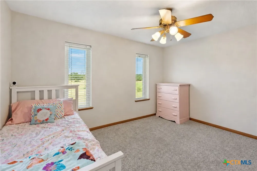 143 Oak Lane Johnson City, TX 78636