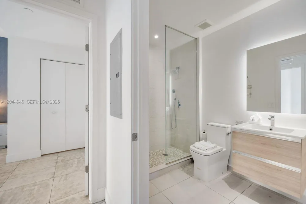 239 SW 9th St #1801 Miami, FL 33130