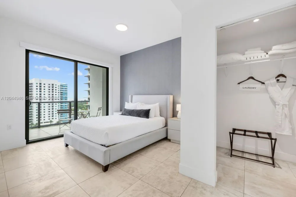 239 SW 9th St #1801 Miami, FL 33130