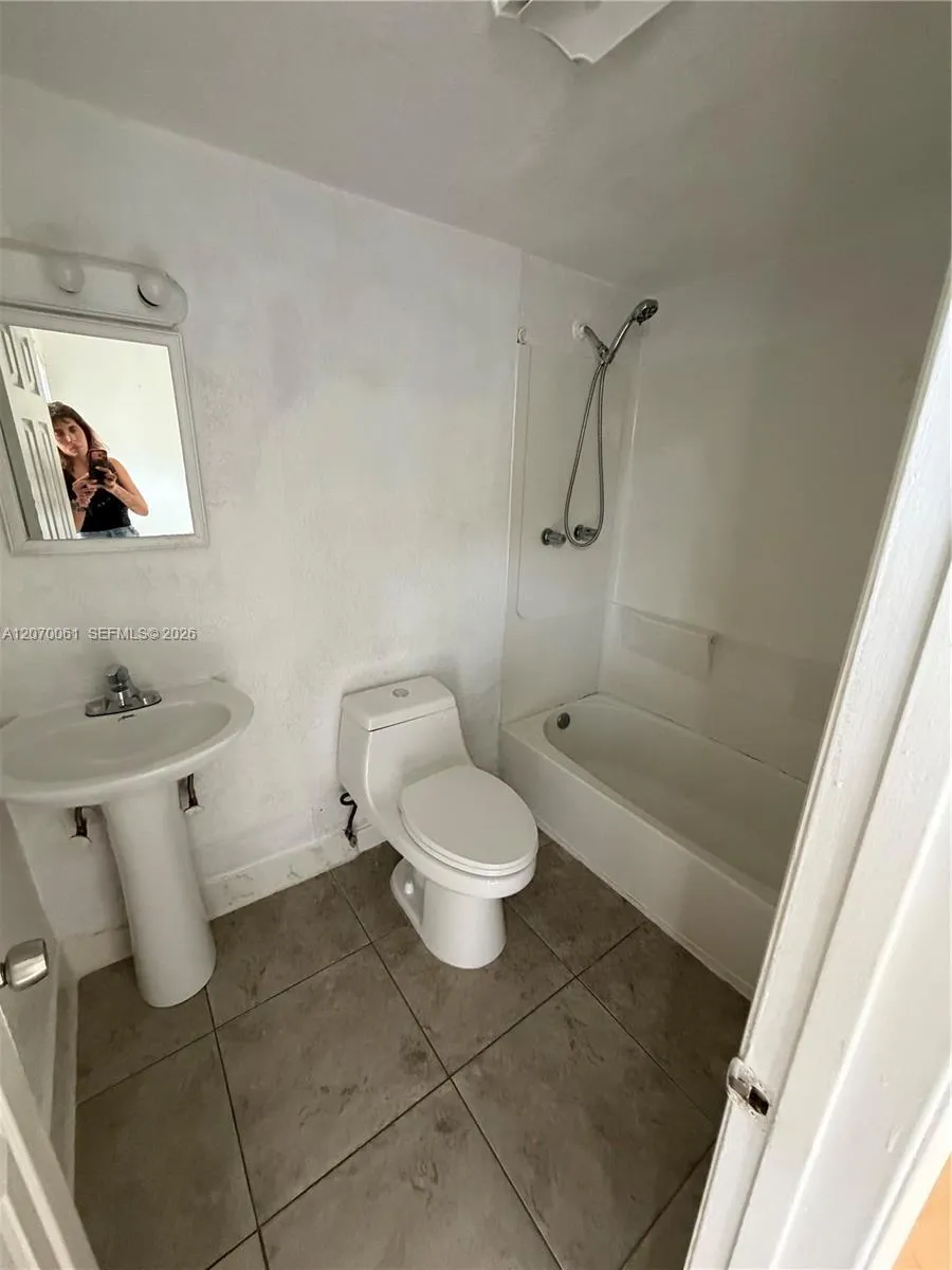 410 58th Ave #S Hollywood, FL 33021