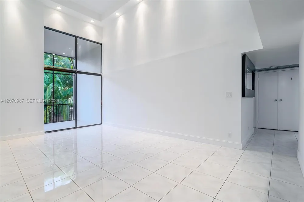 20347 W Country Club Dr #TH15 Aventura, FL 33180