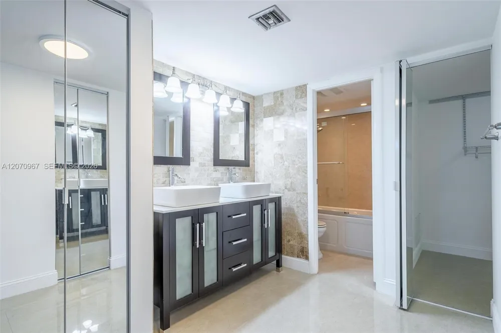 20347 W Country Club Dr #TH15 Aventura, FL 33180
