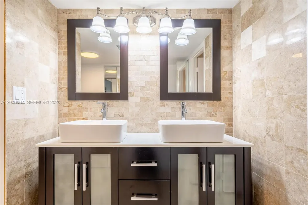 20347 W Country Club Dr #TH15 Aventura, FL 33180