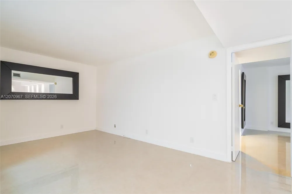 20347 W Country Club Dr #TH15 Aventura, FL 33180