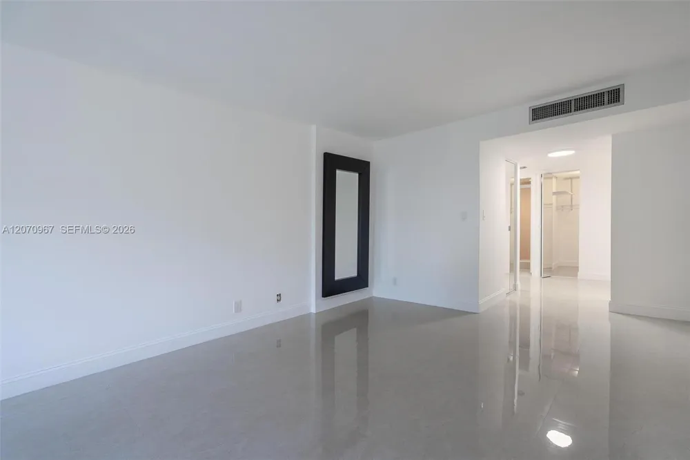 20347 W Country Club Dr #TH15 Aventura, FL 33180