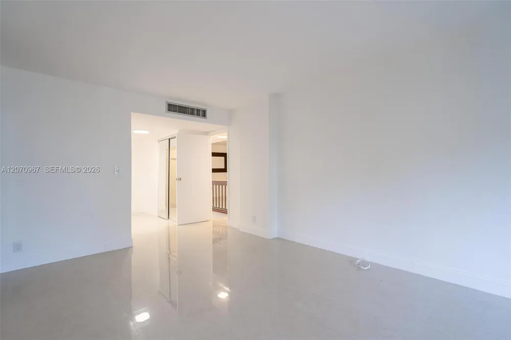 20347 W Country Club Dr #TH15 Aventura, FL 33180