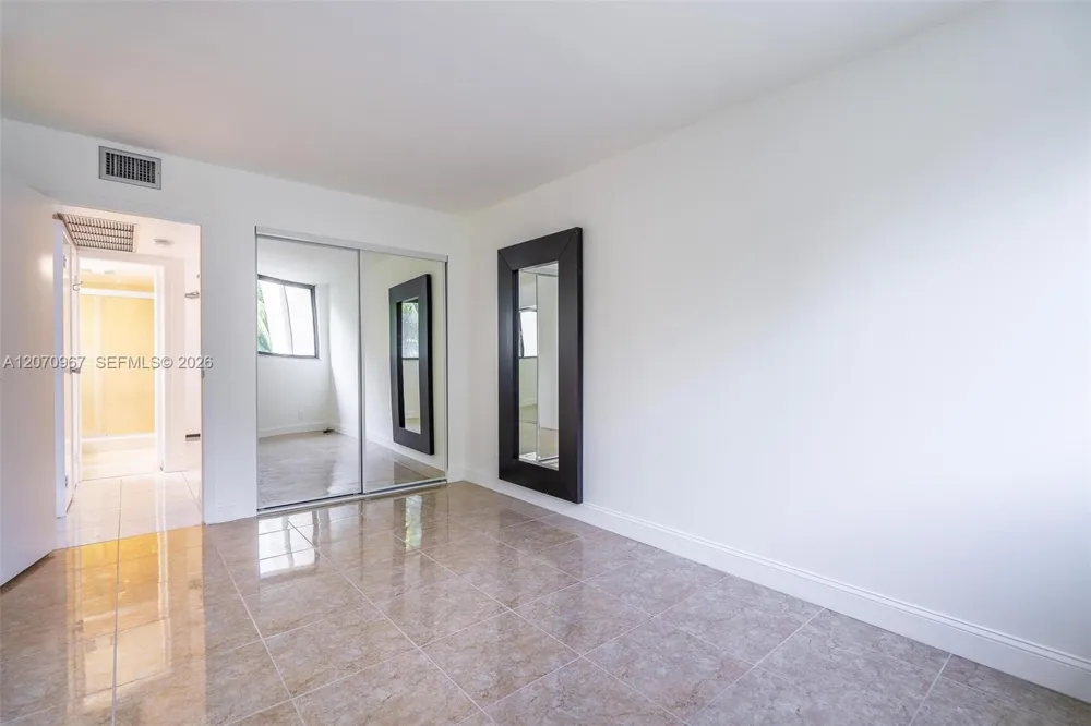 20347 W Country Club Dr #TH15 Aventura, FL 33180