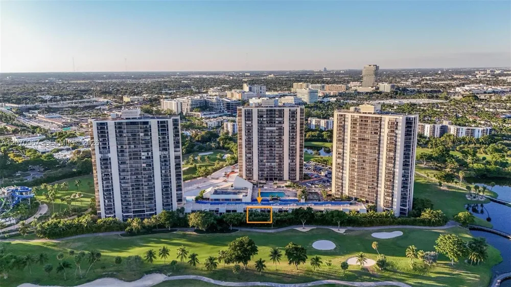 20347 W Country Club Dr #TH15 Aventura, FL 33180