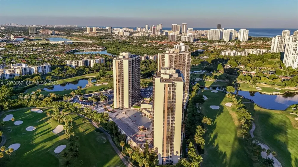 20347 W Country Club Dr #TH15 Aventura, FL 33180