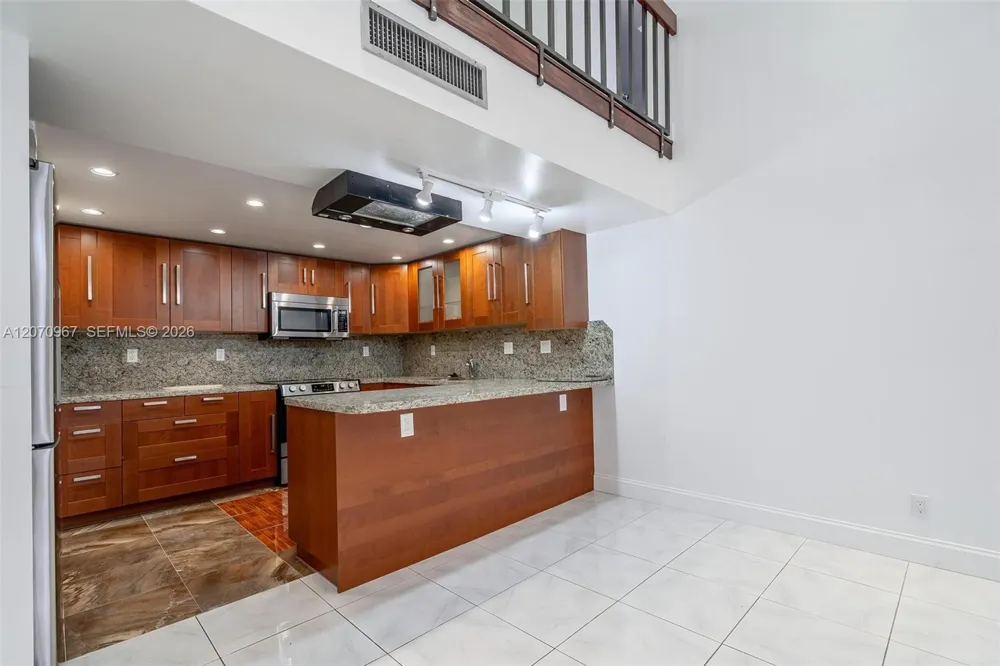 20347 W Country Club Dr #TH15 Aventura, FL 33180
