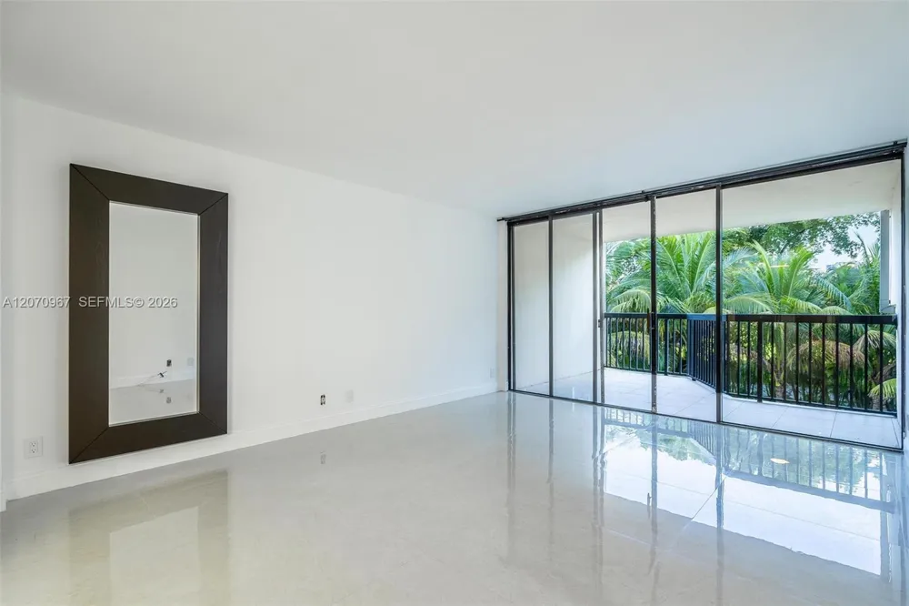 20347 W Country Club Dr #TH15 Aventura, FL 33180