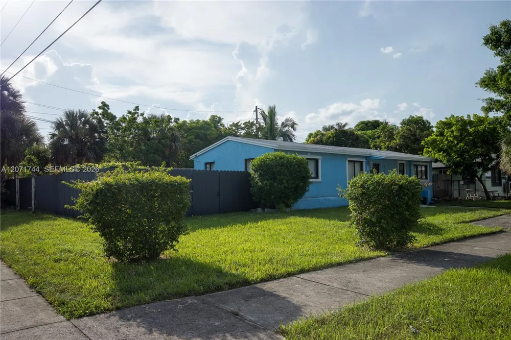 901 NW 33rd Dr Lauderhill, FL 33311