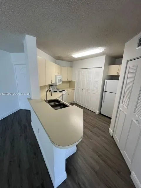 6288 NW 186th St #109 Hialeah, FL 33015