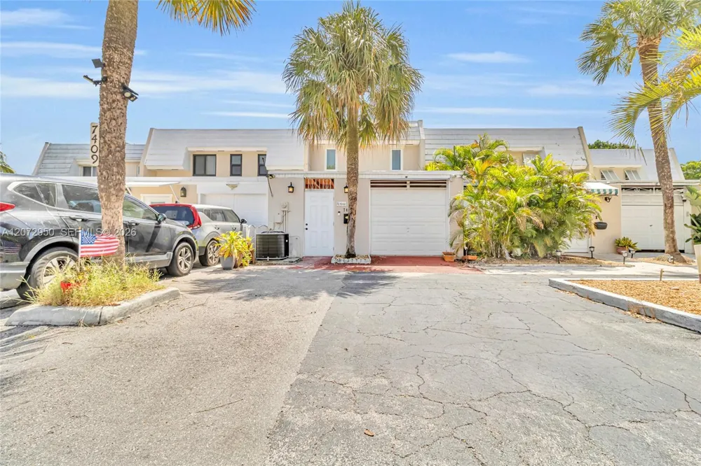 7407 Big Cypress Dr Miami Lakes, FL 33014