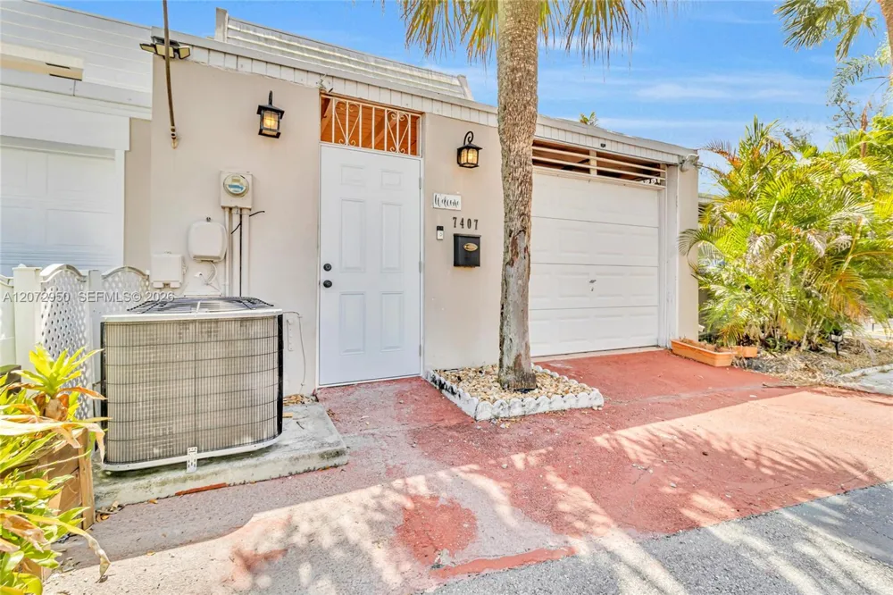 7407 Big Cypress Dr Miami Lakes, FL 33014