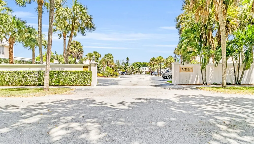 7407 Big Cypress Dr Miami Lakes, FL 33014