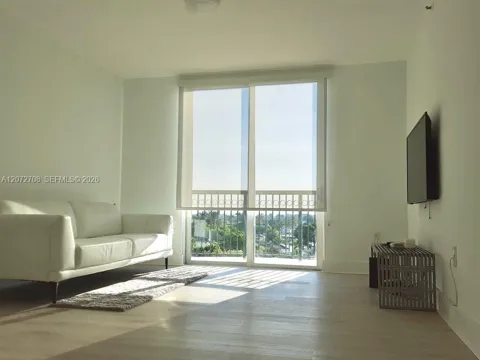 8888 Collins Ave #512