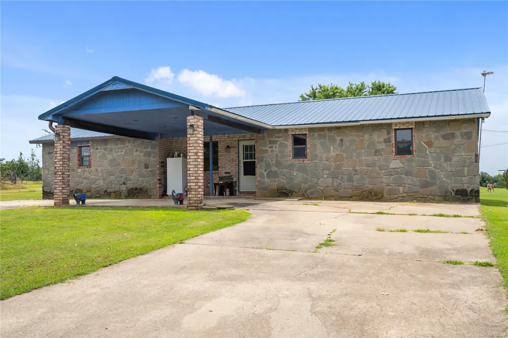 10865 E 258th Street S Porum, OK 74455