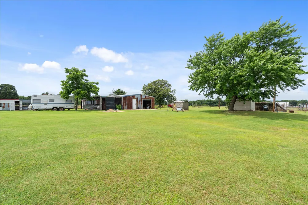 10865 E 258th Street S Porum, OK 74455