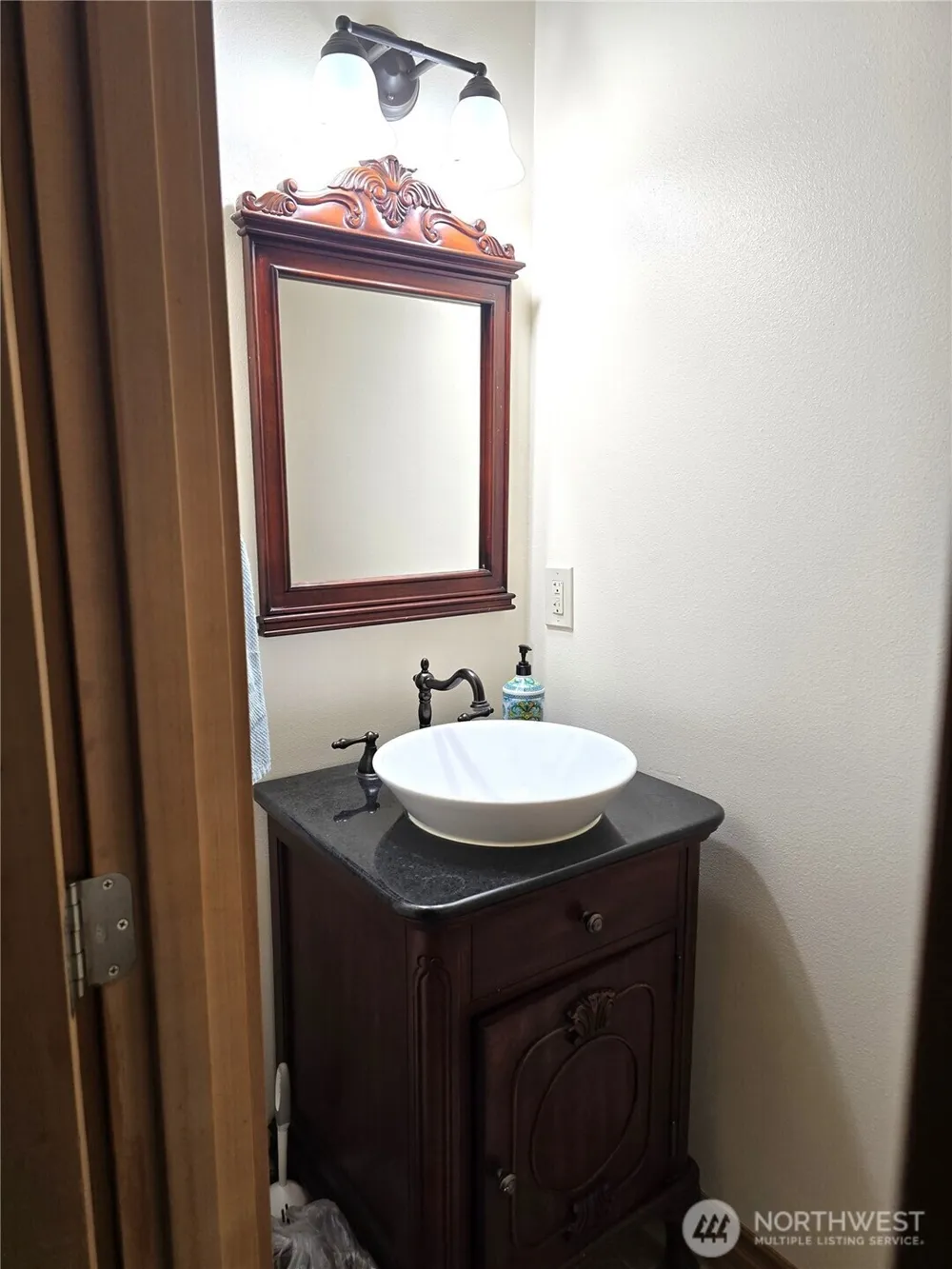 620 State RT 101 Chinook, WA 98614