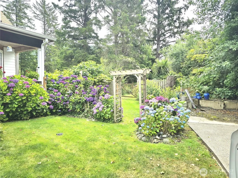 620 State RT 101 Chinook, WA 98614