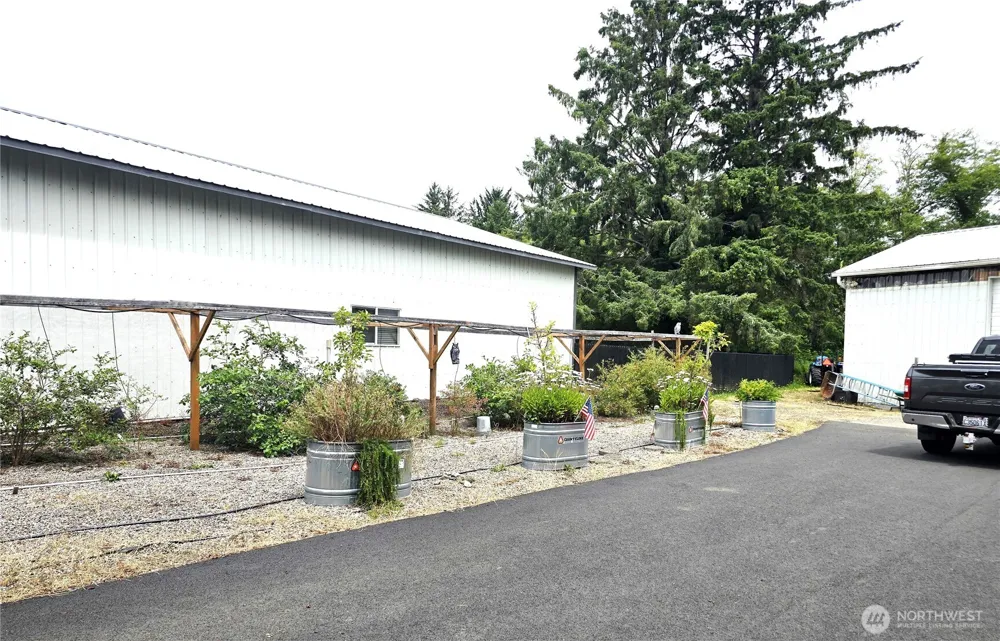 620 State RT 101 Chinook, WA 98614
