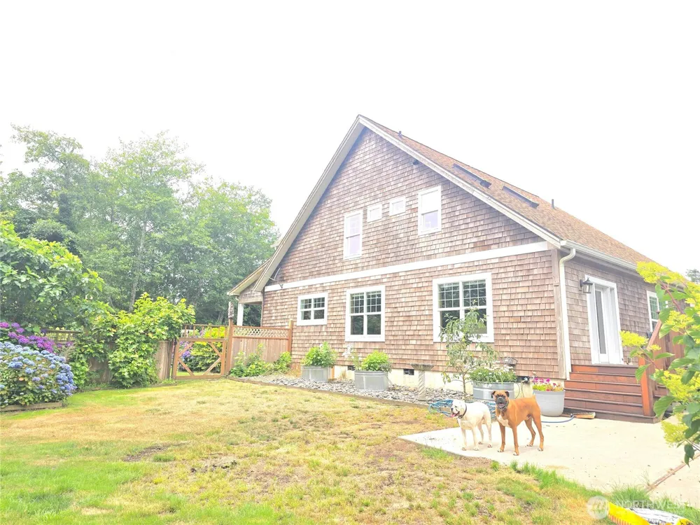 620 State RT 101 Chinook, WA 98614
