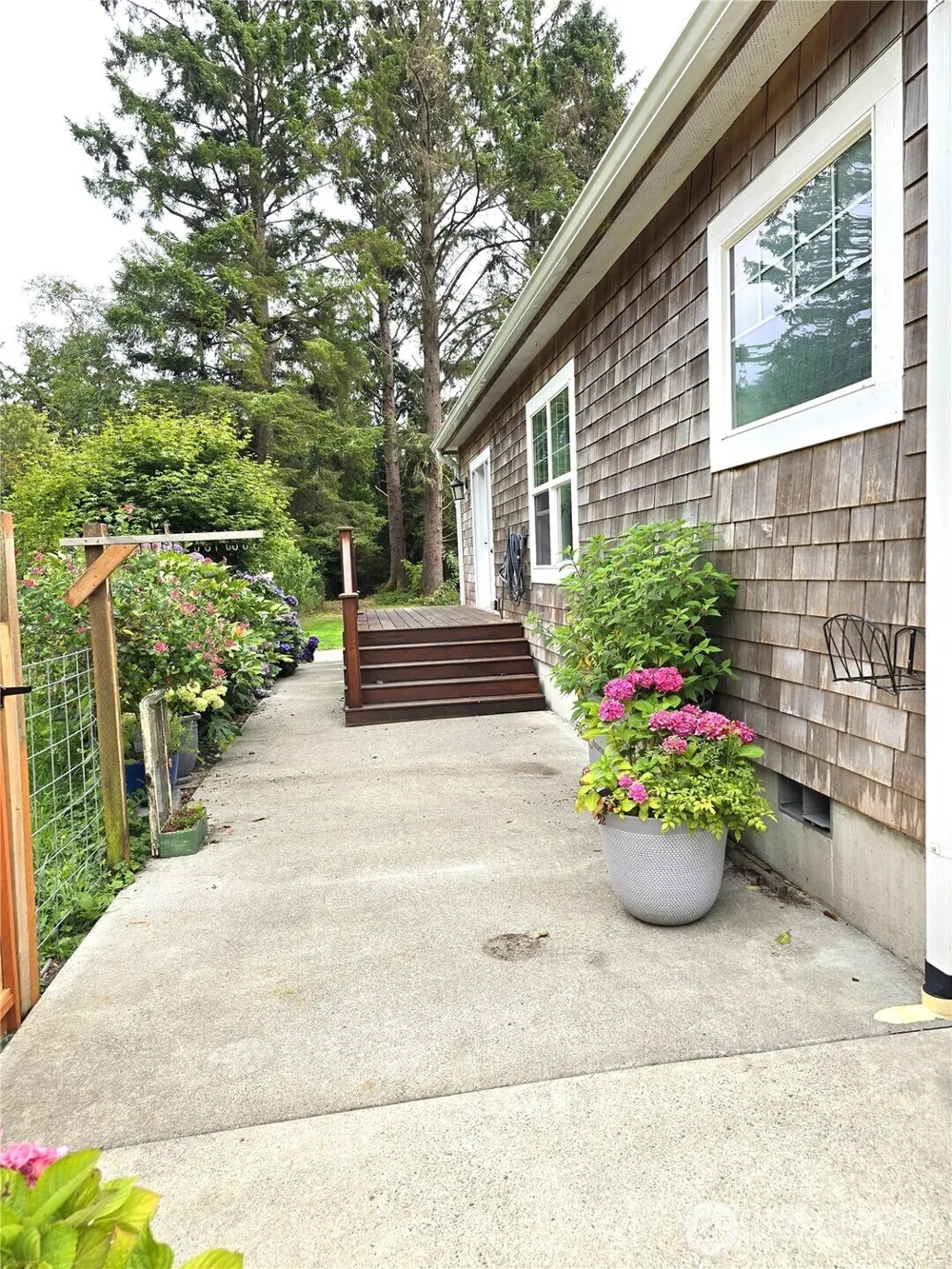620 State RT 101 Chinook, WA 98614