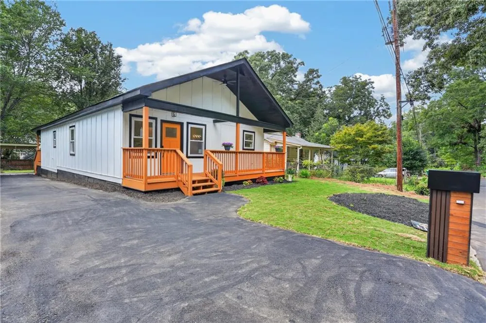 882 Tanner Dr Scottdale, GA 30079