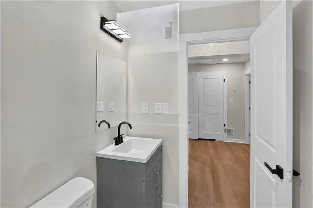 882 Tanner Dr Scottdale, GA 30079