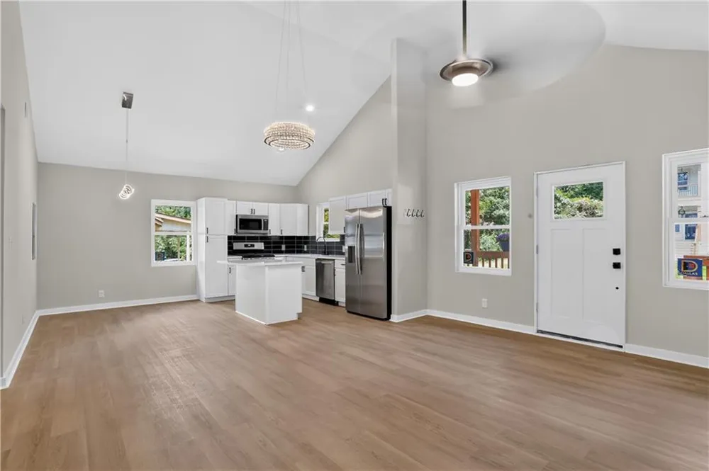 882 Tanner Dr Scottdale, GA 30079