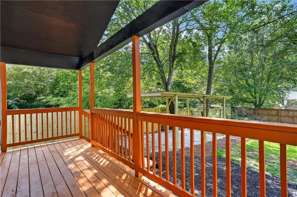882 Tanner Dr Scottdale, GA 30079