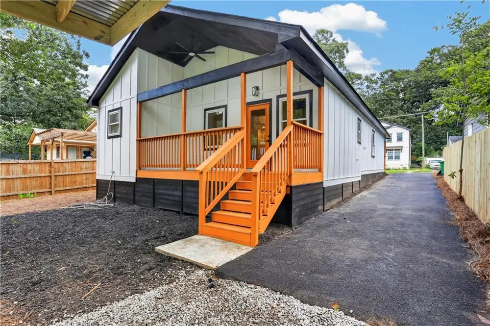 882 Tanner Dr Scottdale, GA 30079