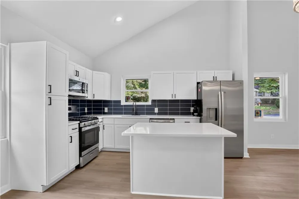 882 Tanner Dr Scottdale, GA 30079