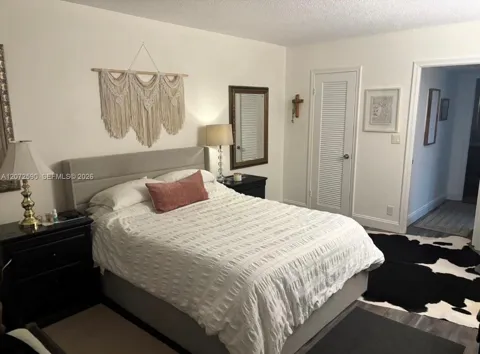 500 NE 12th Ave #704