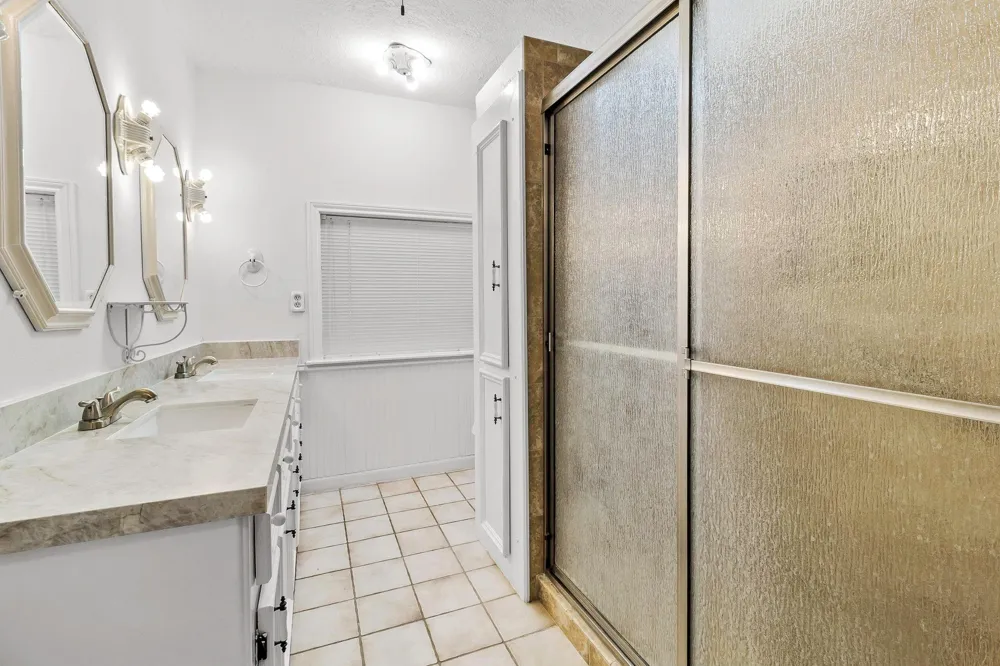 554 Harbor Drive Onalaska, TX 77360