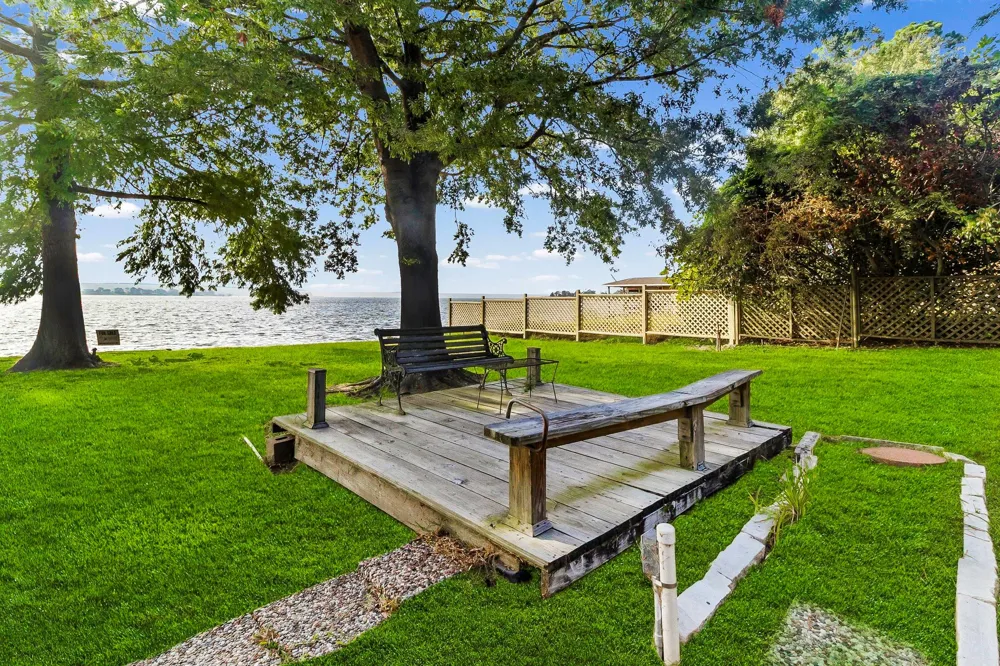 554 Harbor Drive Onalaska, TX 77360