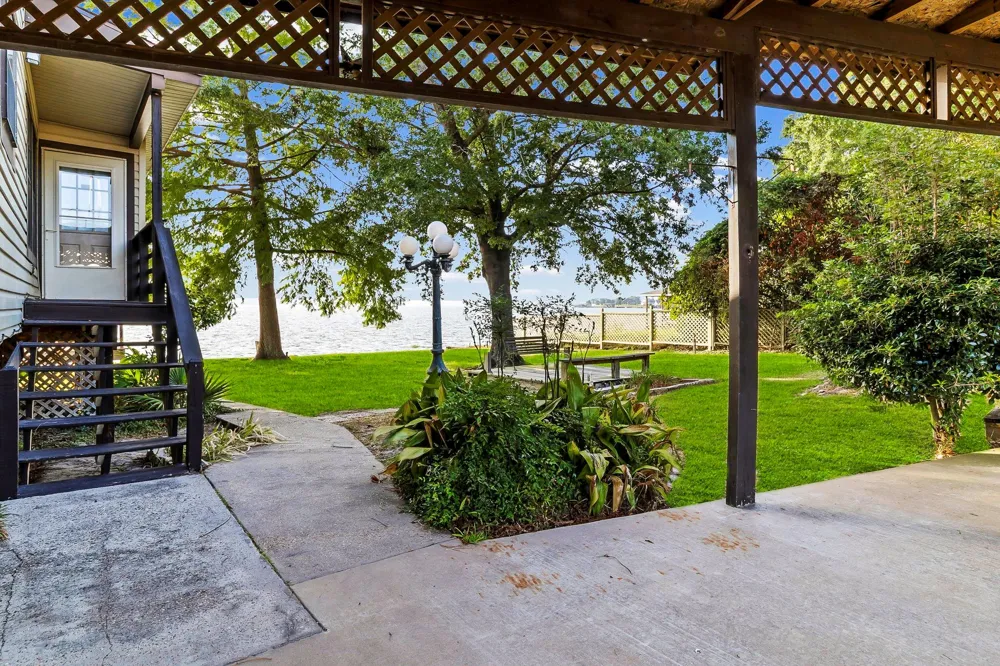 554 Harbor Drive Onalaska, TX 77360