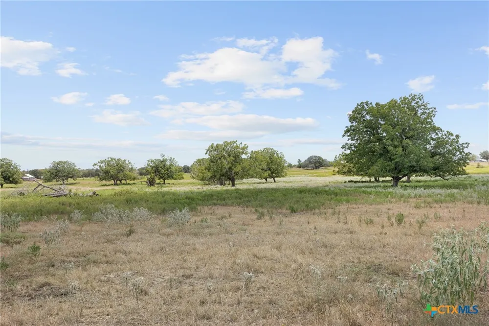 4 FM 3158 Dale, TX 78616