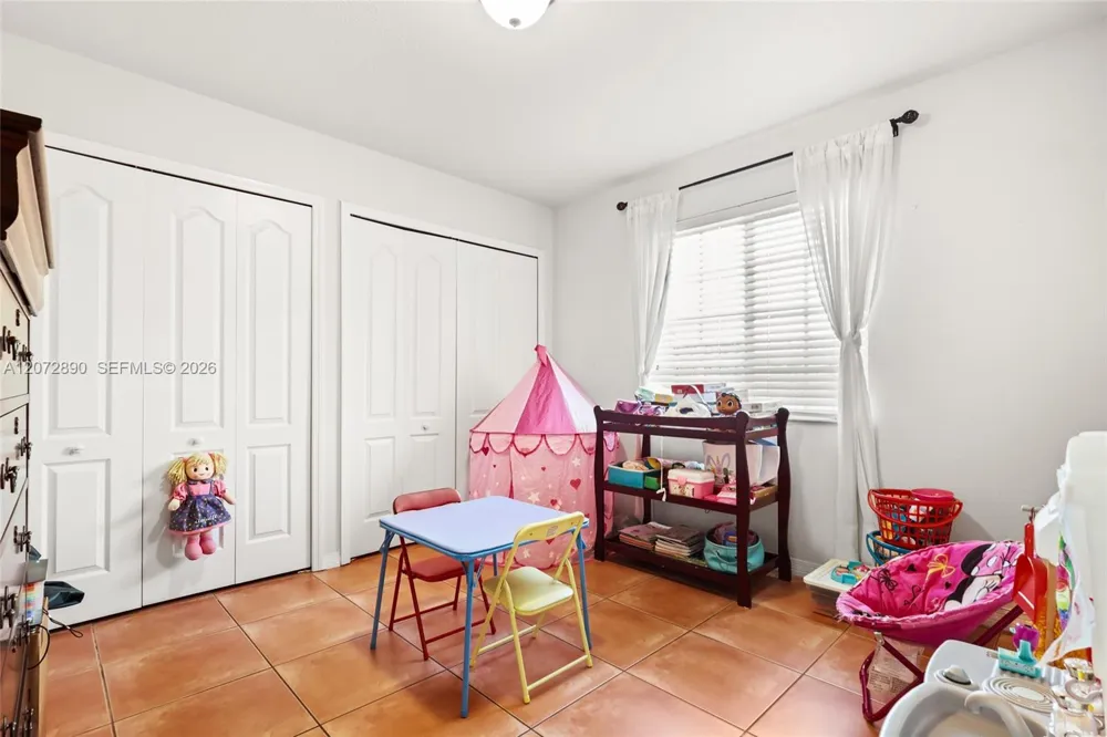 15867 SW 44th St Miami, FL 33185