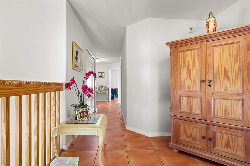 15867 SW 44th St Miami, FL 33185