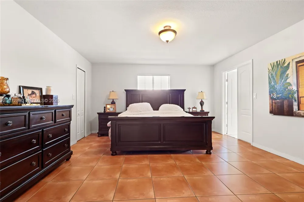 15867 SW 44th St Miami, FL 33185