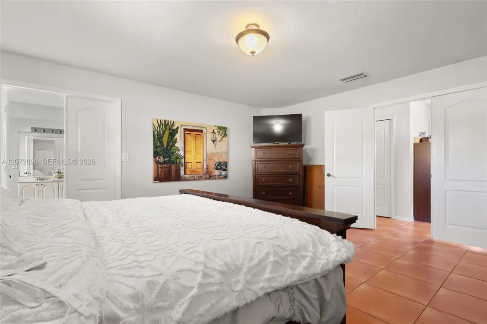 15867 SW 44th St Miami, FL 33185